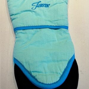Fiesta oven mitt and washcloths